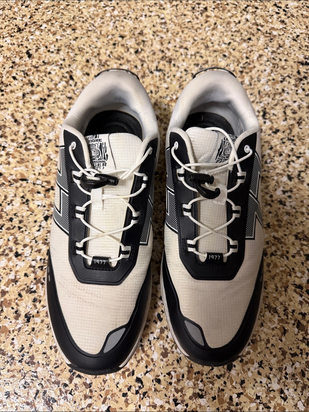 Men's Lightweight Sneakers in White and Black